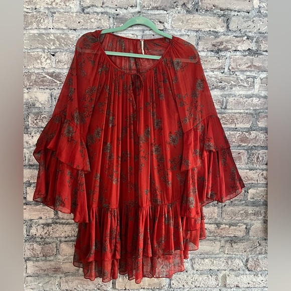 Free People Gorgeous layered dress, slip dress underneath with adjustable straps - Picture 3 of 12